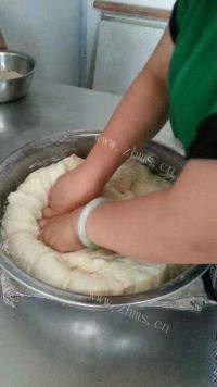 自制红糖芝麻饼做法图解6)