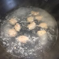 美味的菜秧肉圆汤做法图解2)