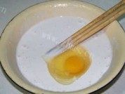 香菜鸡蛋饼做法图解4)