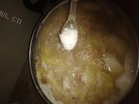 美味的白菜粥做法图解6)
