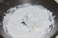 美味的麻辣海鲜锅做法图解3)
