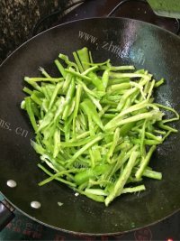 家常菜青椒炒肉做法图解7)