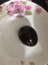 自制皮蛋黑米粥做法图解3)