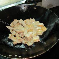 家常菜豆腐煮鱼做法图解7)