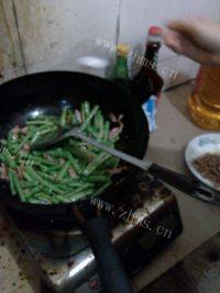 在家做的豆角烧肉做法图解3)