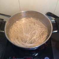 热腾腾的炸酱面做法图解5)
