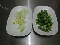 美味的焦熘丸子做法图解3)