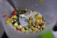 美味草莓玉米沙拉做法图解6)