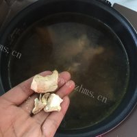 诱人的香菇炖鸡汤做法图解5)
