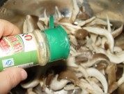 简单的油炸平菇做法图解2)