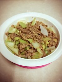 营养丰富的葱爆羊肉做法图解12)