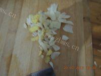 家常菜白菜梗炒肉做法图解4)