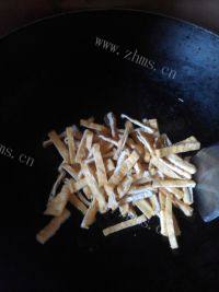家常菜豆腐干炒青椒做法图解3)