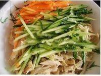 美味凉拌麻辣鸡丝做法图解7)