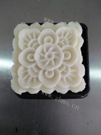 满口清香的冰皮月饼做法图解3)