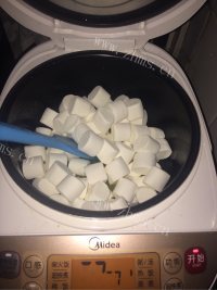 美味的电饭煲牛扎糖做法图解9)