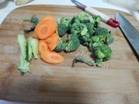 美味西兰花炒鱿鱼花做法图解1)