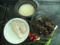 好吃木耳滑鸡煲仔饭做法图解1)