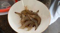 绿色食物油爆基围虾做法图解2)