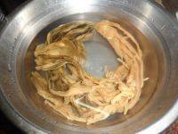 简易的梅菜肉饼做法图解2)