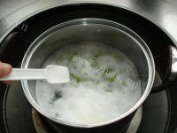 西红柿鸡蛋菠菜面做法图解6)
