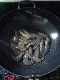 美味的白灼鲜虾做法图解3)