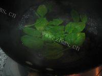 自制菠菜鸡蛋面做法图解1)