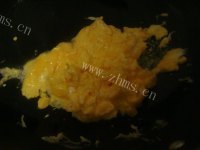 美味的西红柿鸡蛋炒饭做法图解3)