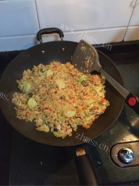 美味的花样炒饭做法图解5)
