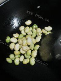 好吃的雪菜炒蚕豆白做法图解4)