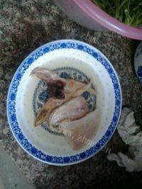 鲜美墨鱼肉饼汤做法图解1)