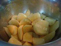 家常菜土豆粉蒸肉做法图解1)
