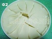美味的香辣皮蛋拌豆腐做法图解2)