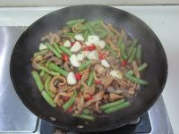 好吃的酱烧四季豆猪肚做法图解12)