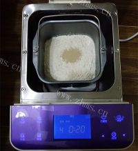 美味的炼乳紫薯扇子面包做法图解2)