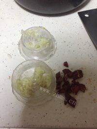 超级好吃的耗香上海青炒肥牛卷做法图解2)