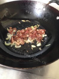 芳香四溢的蒜苔炒肉做法图解7)