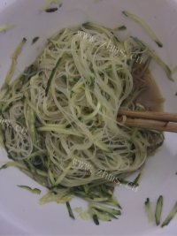 香辣芥末黄瓜粉丝做法图解5)