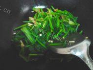 口齿留香的蒜香菠菜做法图解6)