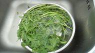 爽口的蒜蓉茼蒿做法图解1)
