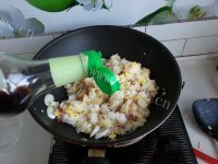 美味的腊肠鸡蛋炒饭做法图解10)