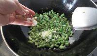 味道不错的干煸四季豆做法图解4)