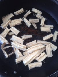 美味的麻汁腐竹面做法图解3)