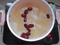 荸荠银耳汤做法图解3)