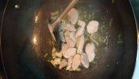 家常菜蒜苗炒肉片做法图解4)