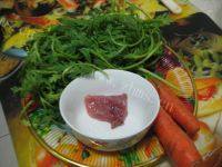 家常菜茼蒿炒肉做法图解1)