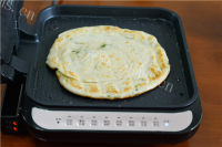 咸甜适中的家常葱油饼做法图解12)