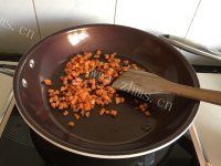 美味的土豆鸡丁炒饭做法图解4)