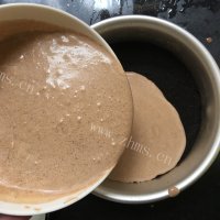 美味的双色慕斯流心蛋糕做法图解15)