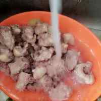家常菜鸭腿炖土豆做法图解4)